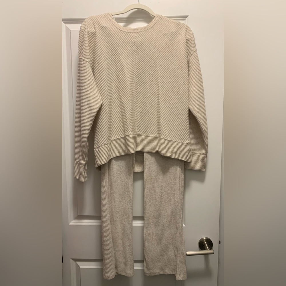 NEVER WORN Cozy Cream Ribbed Lounge Set